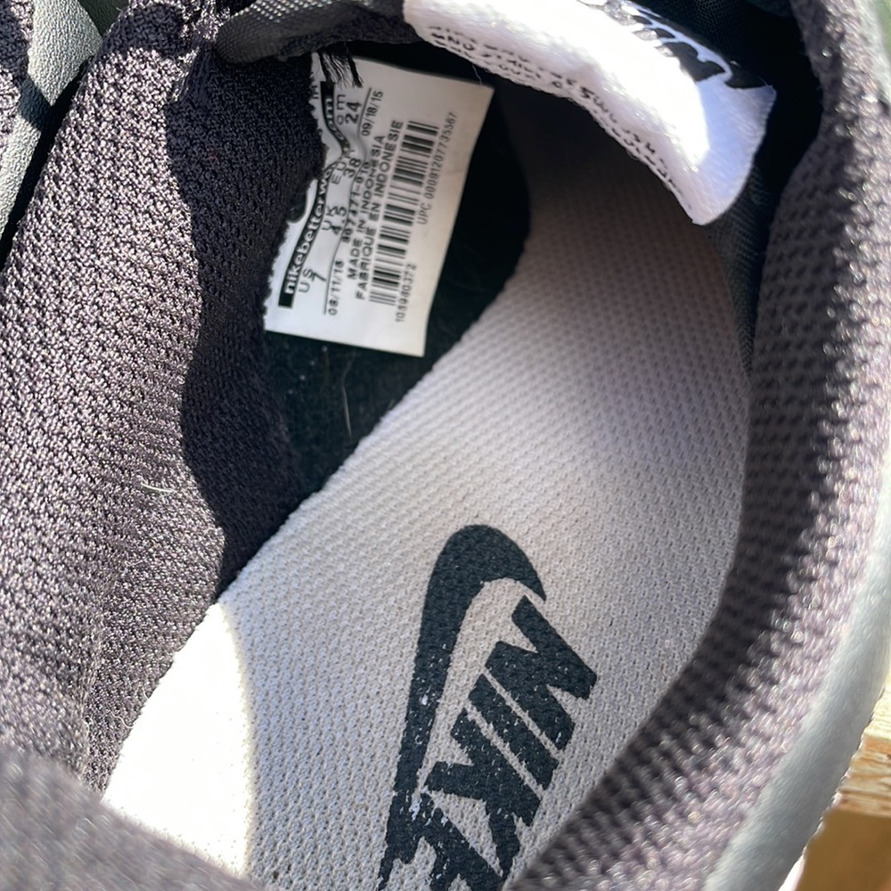 Nike Women's Black and White Sneakers - Picture 5 of 6